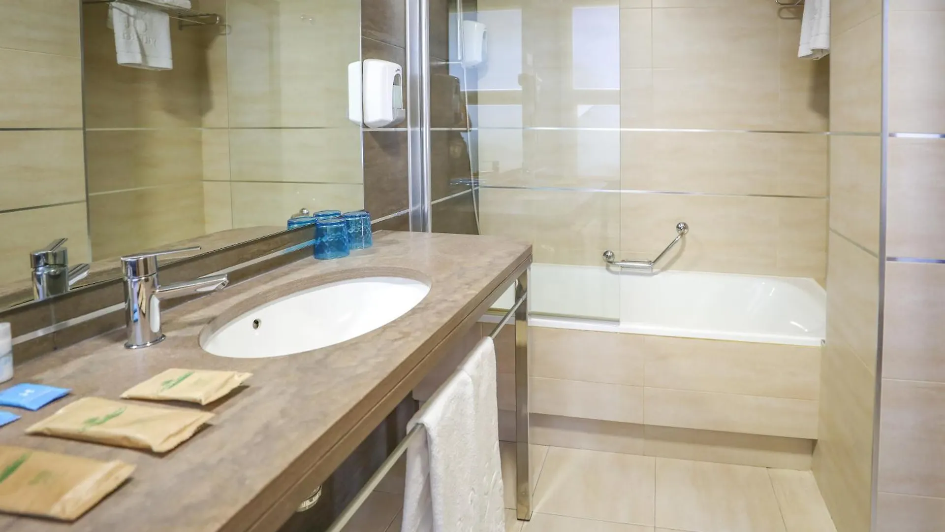 ****  Hotel YIT Conquista de Granada Peligros España