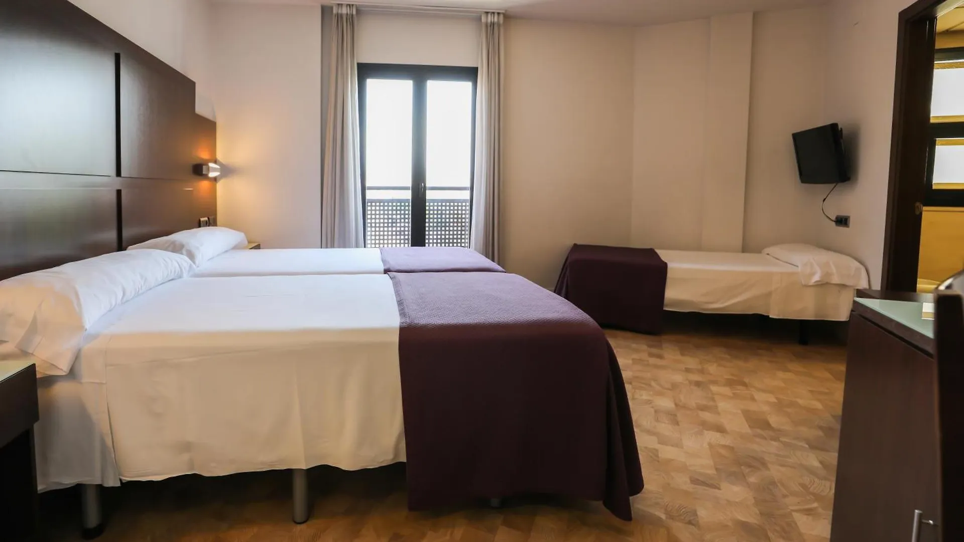 Hotel YIT Conquista de Granada Peligros